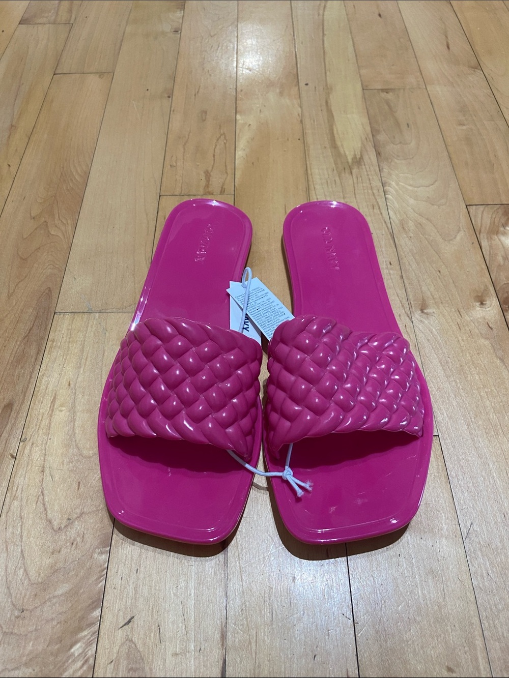 Old Navy refined jelly sandals size 6